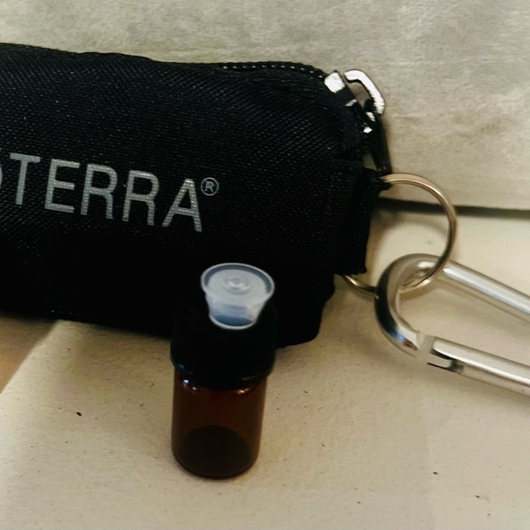 Doterra Keychain w/Mini Bottles (8) - Picture 5 of 6
